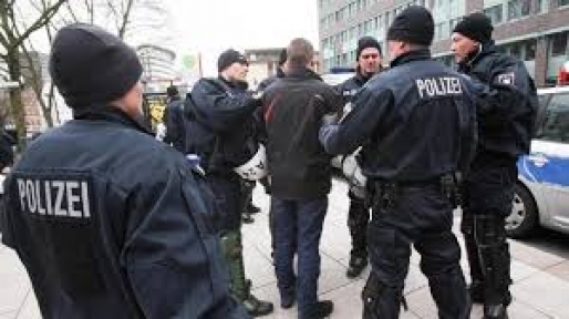 Hamburg Polisinden 'Sıkıyönetim' Uygulaması