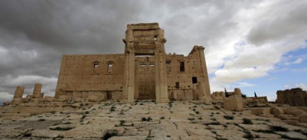 IŞİD  sadece insan katletmiyor: Çölün gelini Palmyra antik kentindeki tapınak 'havaya uçuruldu'