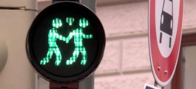 Münih’teki trafik ışıklarında eşcinsel figürler