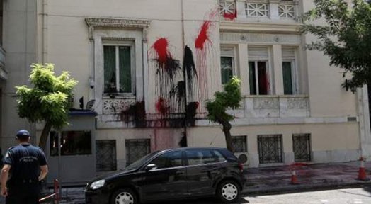 Türk Büyükelçiliği’ne saldıran gruptan bir kişi gözaltına alındı