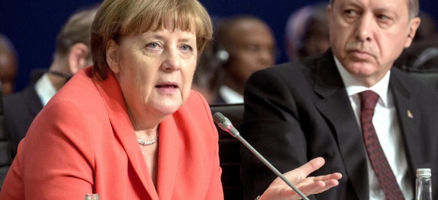 Merkel: Anayasanın temel ilkelerine uymayan konuşamaz