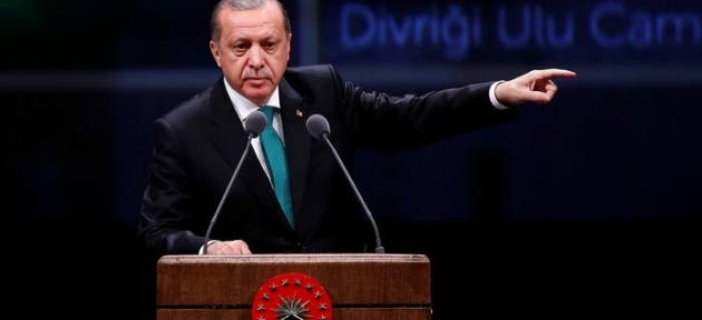 SZ: Erdoğan kendini gülünç duruma düşürüyor