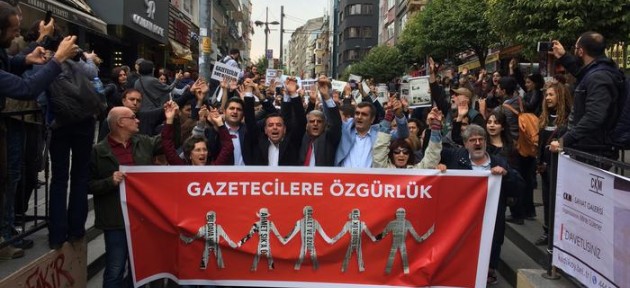 “Dışarıdaki Gazeteciler” : Ahmet Şık 300 gündür hapiste