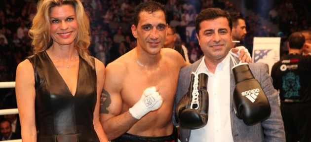 Pasaportuna el konulan Kürt boksör Özen: Susmayacağım!