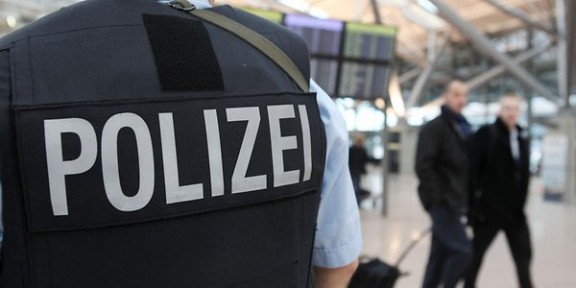 Antalya'dan Hamburg'a gelen kadın yolcu cezaevini boyladı