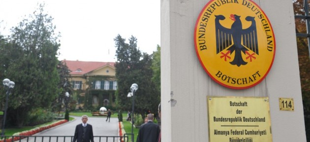 Almanya'nın Büyükelçiliği için çalışan Türk avukat gözaltında
