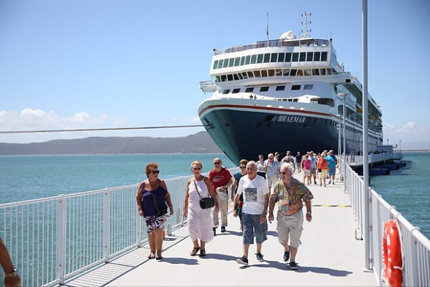 Koronavirüslü hastalar taşıyan gemiyi Küba kabul etti