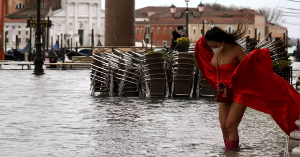 İtalya'nın ünlü turistik kenti Venedik sular altında kaldı