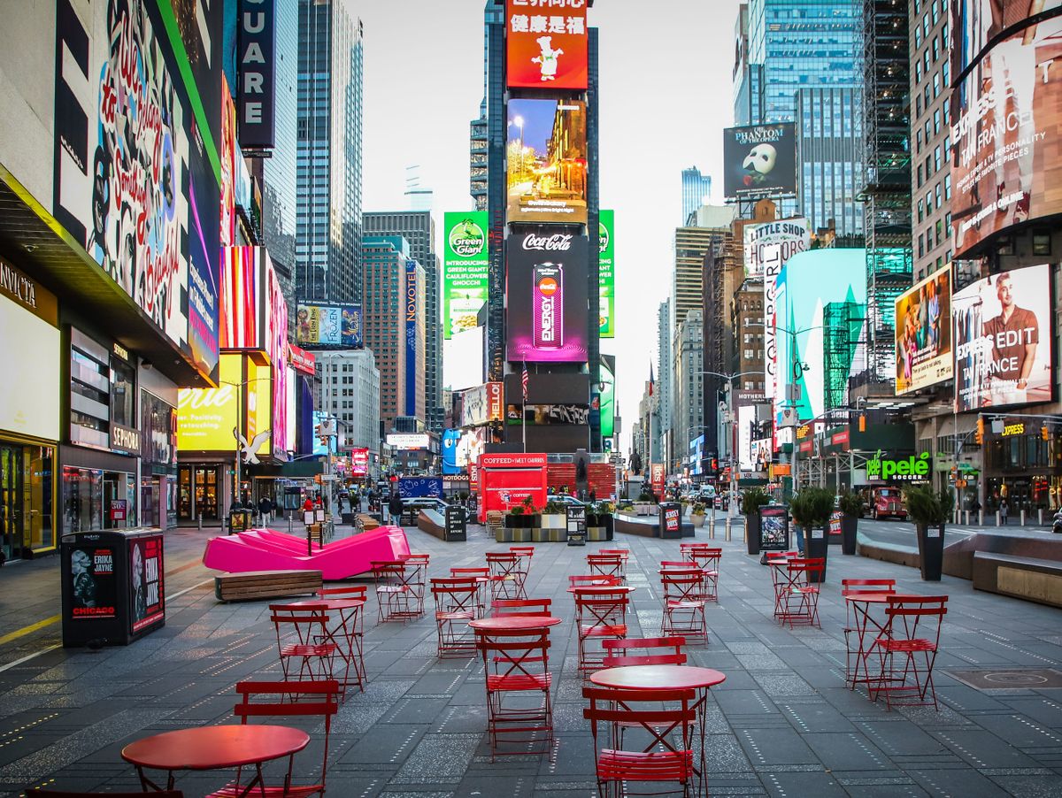New York'ta restoranlar sınırlı kapasitede açılacak