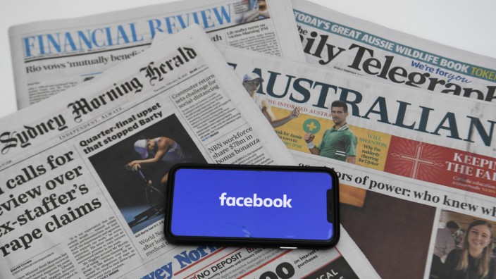 Facebook paylaşımları ve tüm medya içeriğini engelledi