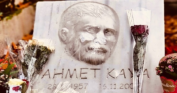 Ahmet Kaya’nın mezarına Paris'te saldırı düzenlendi