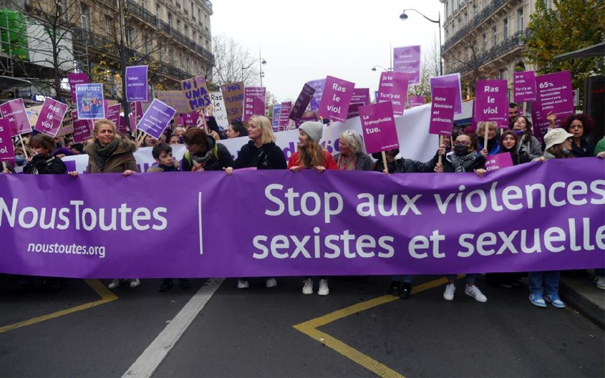 Fransa: Kadına ve çocuklara yönelik şiddet protesto edildi