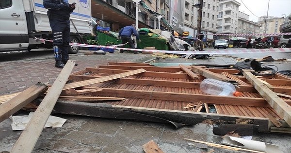İstanbul'u lodos vurdu: Ölü ve yaralılar var