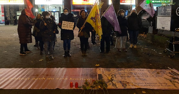 Köln'de öldürülen kadın ve oğlu için kadınlardan eylem