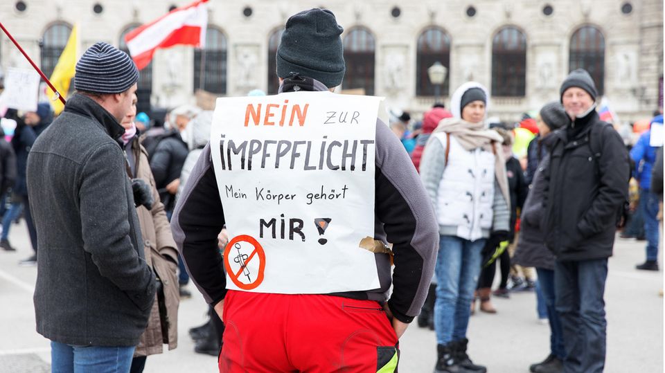 Avusturya'da aşı olmayanlara 600 euro ceza geliyor