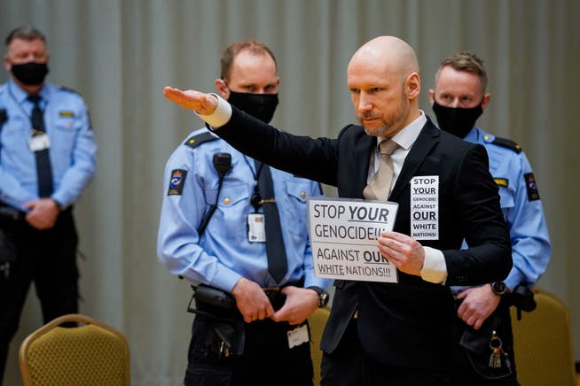 Norveç’te 77 kişiyi öldüren ırkçı Breivik'ten Nazi selamı