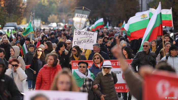 Bulgaristan'da korona kısıtlamaları protesto edildi