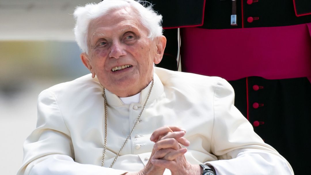 Eski Papa 16. Benediktus çocuk istismarından suçlanıyor