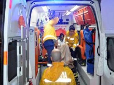 Ambulans İle Minibüs Çarpıştı: 4 Yaralı