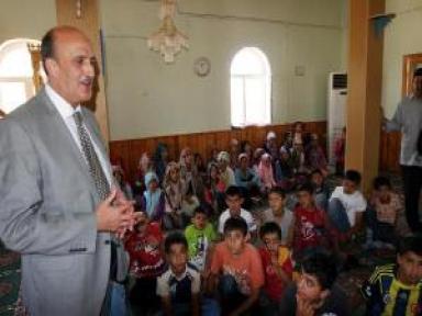 Elazığ Belediye Başkanı Çocuklara Kur'an-ı Kerim Hediye Etti