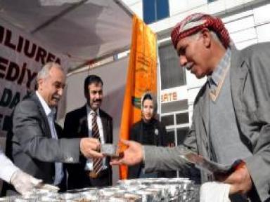 Şanlıurfa Belediyesi 5 Bin Kase Aşure Dağıttı
