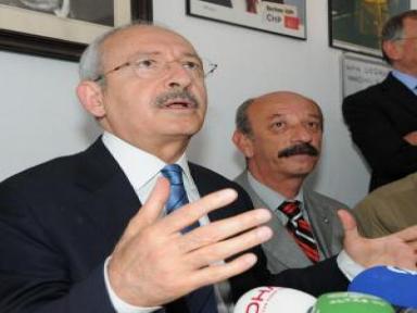 Kılıçdaroğlu, Mhp, Sp Ve Has Parti Temsilcilerinin Üyesi Olduğu Dernek Tarafından Çiçekle Karşılandı