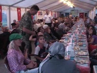 Türk Askerinden Kosova'da İftar Çadırı