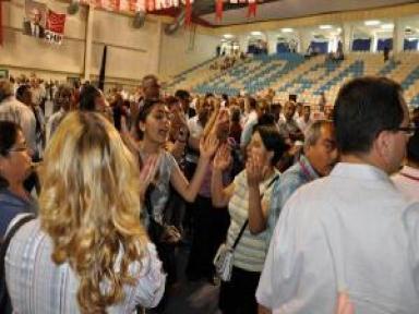 Adana'da Chp'li Kadınlar Kota İçin Kongrenin İptalini İstedi
