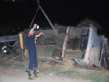 Şöförü Uyuyan Gezi Otobüsü Şarampole Yuvarlandı; 2 Ölü, 31 Yaralı