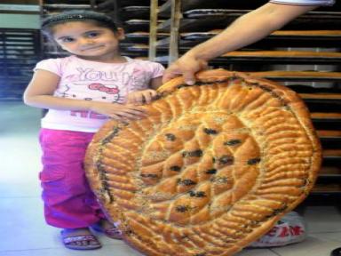 Ramazan Sofralarına Aile Boyu Ekmek