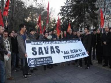 Kayseri'de Emek Partisi Üyelerinden 'savaşa Hayır' Eylemi