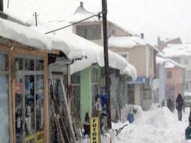 Karlıova'da Kar Kalınlığı 1,5 Metreye Ulaştı