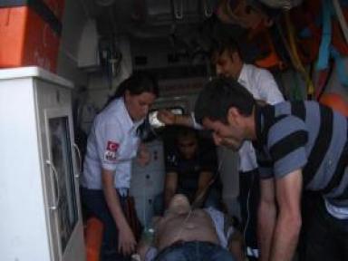 Hakkari'de Kamyonet Takla Attı; 2 Yaralı