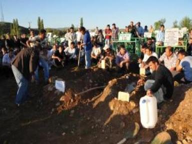 Sivas'ta Öldürülen İki Kardeş Toprağa Verildi