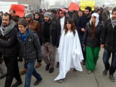 Erzurum'da Tiyatro Gösterili Uludere Protestosu