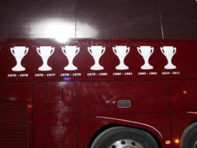 Trabzonspor 7’inci Kupayı Takım Otobüsüne İşletti