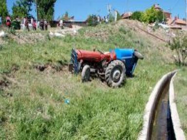 Devrilen Traktörün Altında Kalan Yaşlı Çiftçi Öldü
