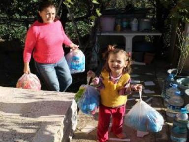 4 Yaşındaki Melek Annesiyle 2 Bin Mavi Kapak Topladı