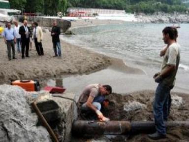 Kapuz Plajı'ndaki Kanalizasyon Kirliliği Önlendi