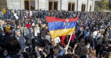 Ermenistan’da protestoculardan Bakanlık binasına baskın